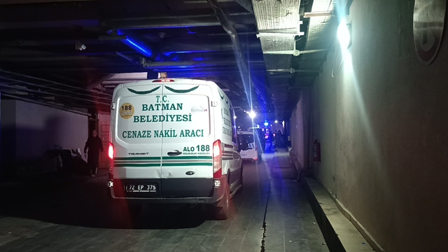 Kozluk'ta belediye başkanının ağabeyi, evinde tabancayla vurulmuş halde bulundu