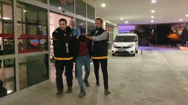 Eski eşi ile yanındaki kişiyi bıçakla yaralayan şüpheli yakalandı