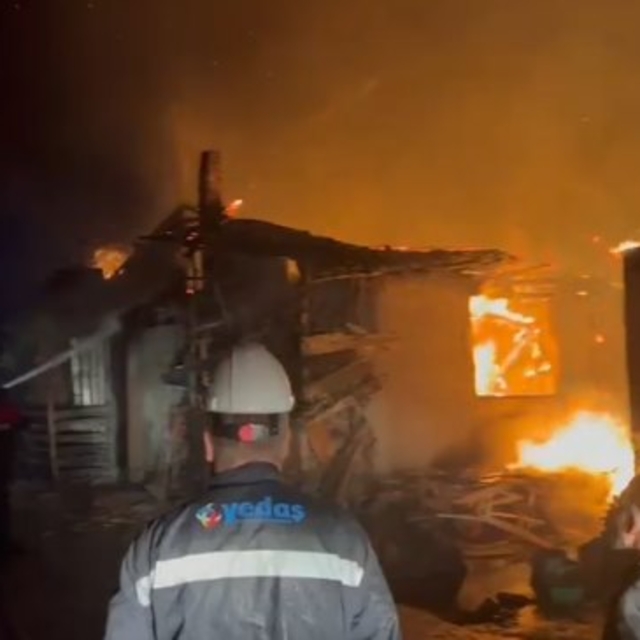 Çorum'da 3 ev yandı