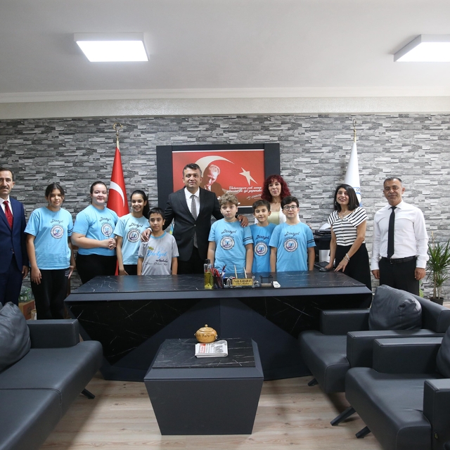 Dörtyol Kaymakamı Mehmet Keklik TEKNOFEST'e katılan öğrencilerle buluştu