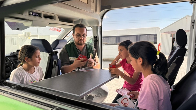 Yeşilay karavan etkinlikleriyle afetzede çocukları bağımlılıklara karşı bilinçlendiriyor