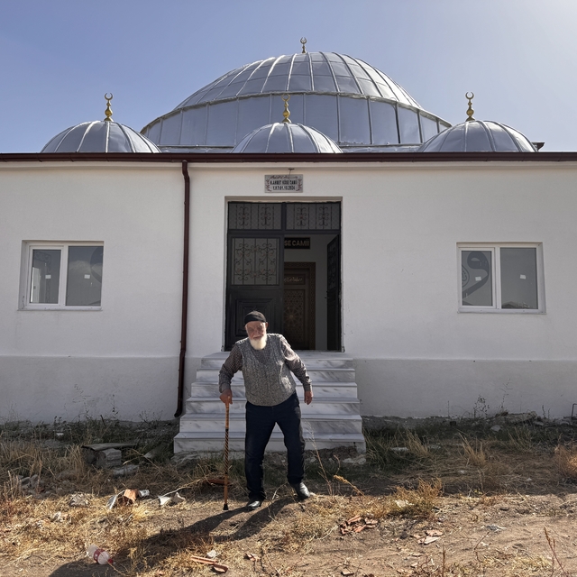 Miras bırakacağı araziyi satıp parasıyla cami yaptırdı