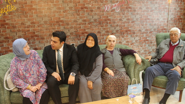 Manyas'ta kadın kooperatifi huzurevi sakinlerini ağırladı