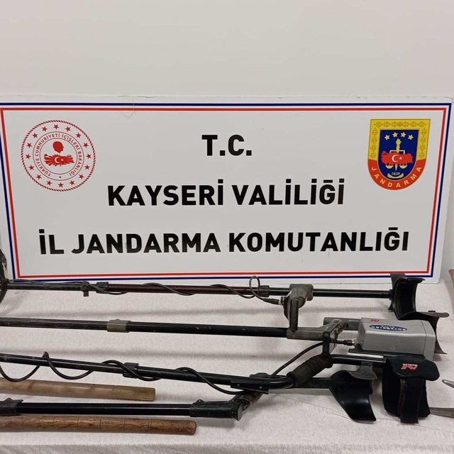 Kayseri'de izinsiz kazı yapan 4 zanlı suçüstü yakalandı