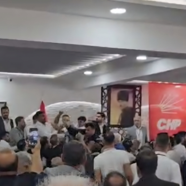 Hatay'da CHP ilçe kongresinde partililer kavga etti