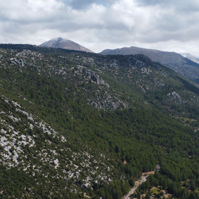 Antalya'da Göktepe ve Yıldız dağlarına kar yağdı