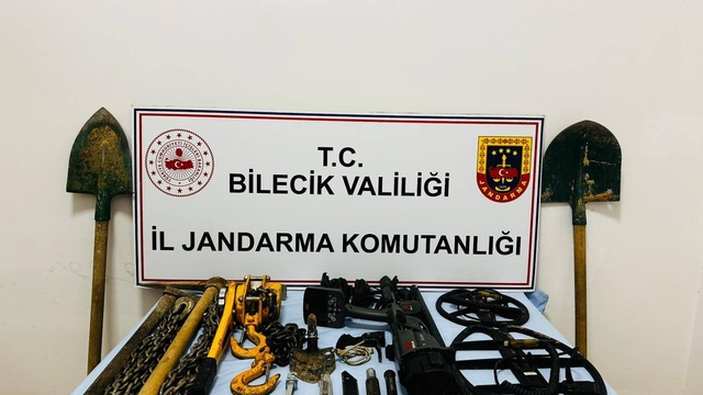 Bilecik'te kaçak kazı yapan 5 kişi suçüstü yakalandı