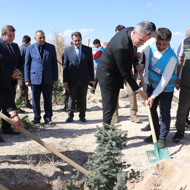 Ağrı'da yükümlüler hayatlarında yeni bir başlangıcın simgesi olarak fidan d...
