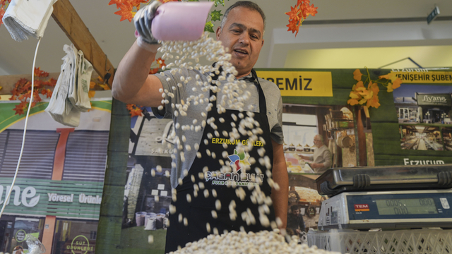Ankara'da "Erzurum Cağ Kebabı ve Çeçil Peyniri Festivali" başladı