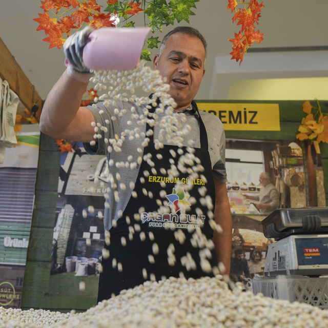 Ankara'da "Erzurum Cağ Kebabı ve Çeçil Peyniri Festivali" başladı
