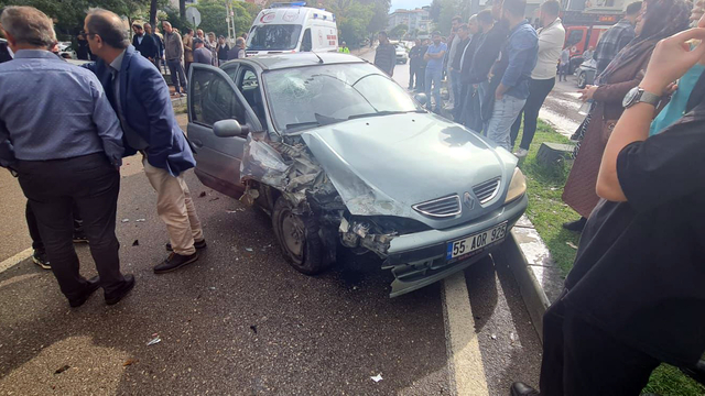 Samsun'da iki otomobilin çarpıştığı kazada 3 kişi yaralandı