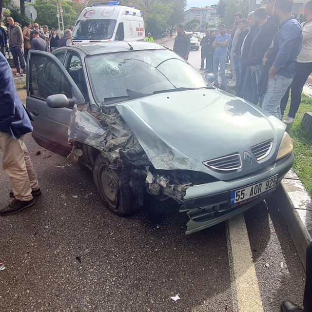 Samsun'da iki otomobilin çarpıştığı kazada 3 kişi yaralandı