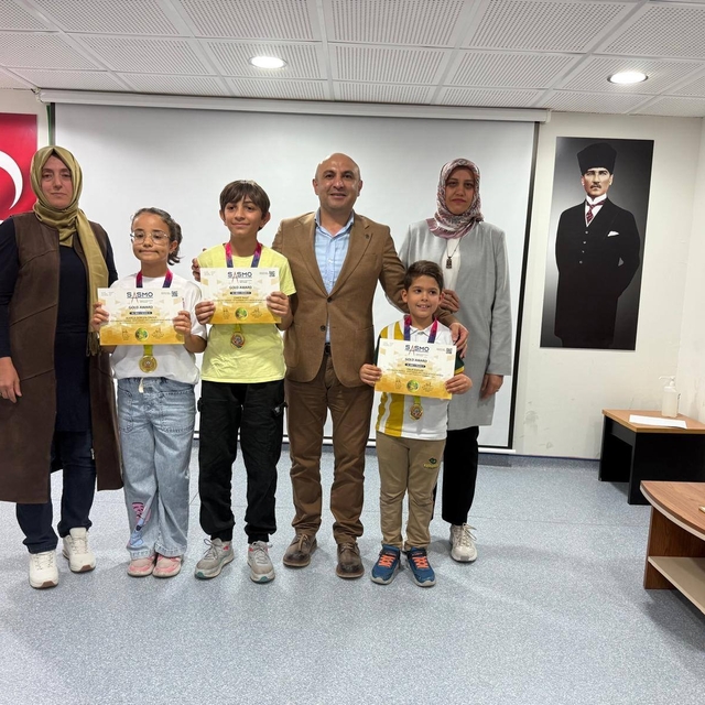 Amasyalı öğrenciler uluslararası alanda 3 altın madalya kazandı