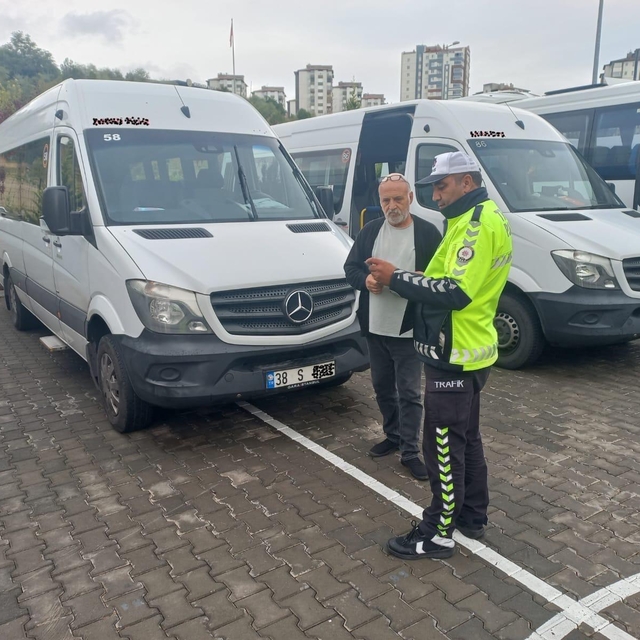 Kayseri'de okul servis araçları denetlendi