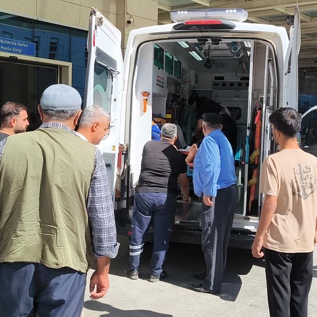 Siirt'te zincirleme trafik kazasında 3 öğretmen yaralandı