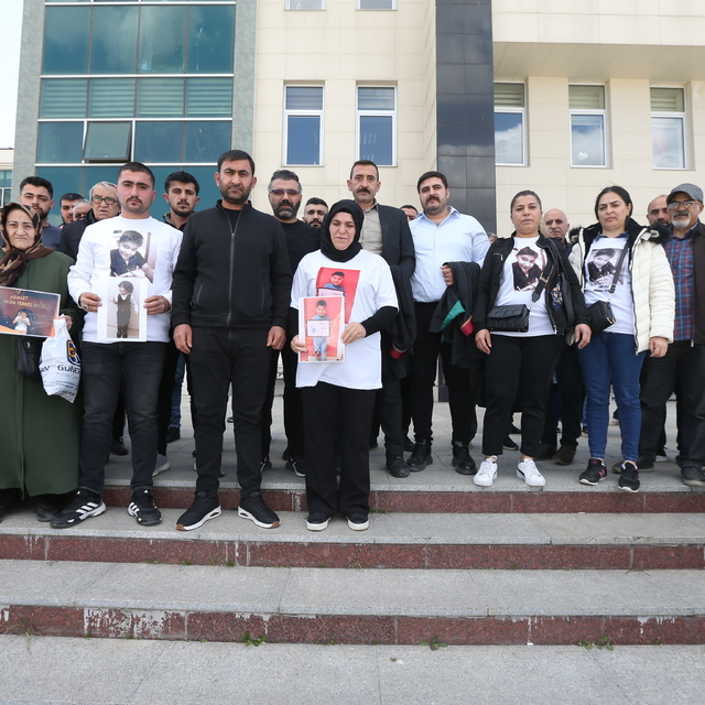 Kars'ta 6 yaşındaki çocuğun maganda kurşunuyla ölümüne ilişkin 5 sanığın ya...