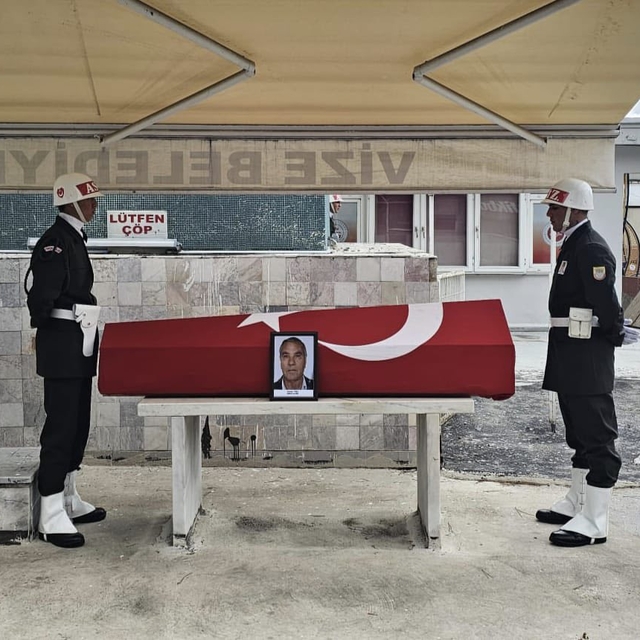 Kıbrıs gazisi Osman Türk, memleketi Kırklareli'nde son yolculuğuna uğurland...