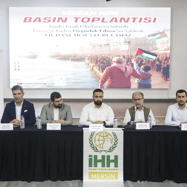 İsrail'in Özgürlük Filosu Koalisyonu'ndaki gemilere saldırısına Mersin'de t...