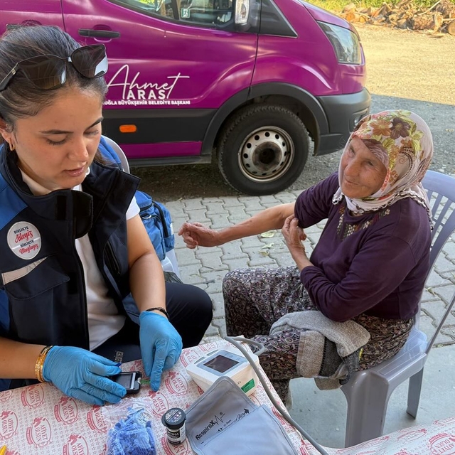 Muğla'da, gezici dayanışma otobüsü kırsal mahallelerde kadınlar ve çocuklar...