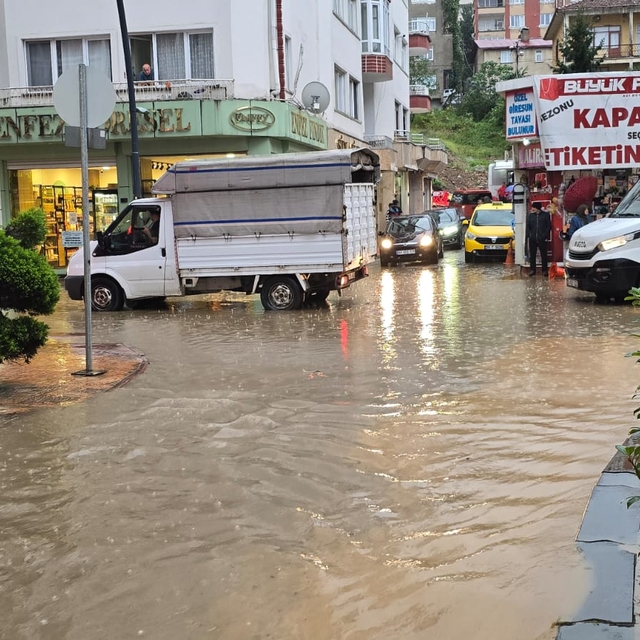 Giresun'da sağanak hayatı olumsuz etkiledi