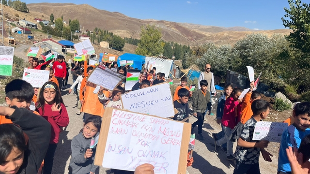 Erzurum'da öğrencilerden Filistin'e destek yürüyüşü