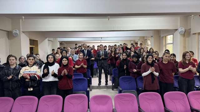 Kaymakam Beyazıt, Kariyer Günleri'nde öğrencilerle buluştu