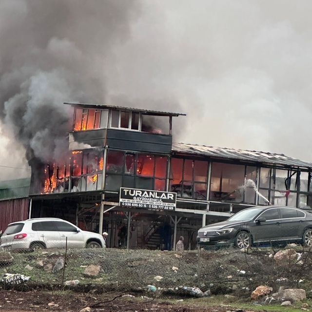 2 katlı konteyner alev alev yandı