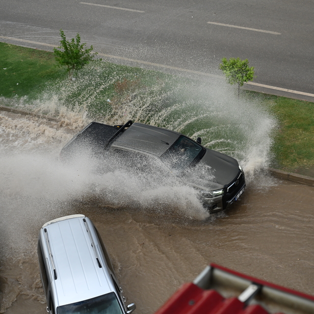 Osmaniye'de sağanak hayatı olumsuz etkiledi