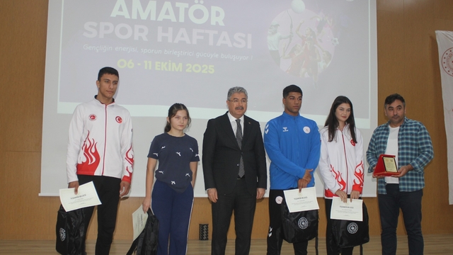 Osmaniye'de başarılı sporcular ve antrenörleri ödüllendirildi