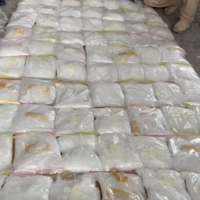 Otoyolda durdurulan otomobilde 100 kilo metamfetamin ele geçirildi; 1 gözal...