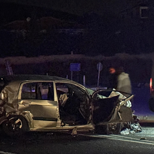 Konya'da otobüs ile otomobil çarpıştı, 2 kişi yaralandı