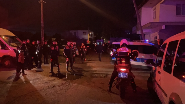 Kayseri'de bakkalda çıkan bıçaklı kavgada 1 kişi yaralandı