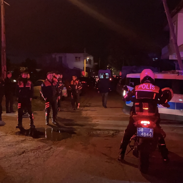 Kayseri'de bakkalda çıkan bıçaklı kavgada 1 kişi yaralandı