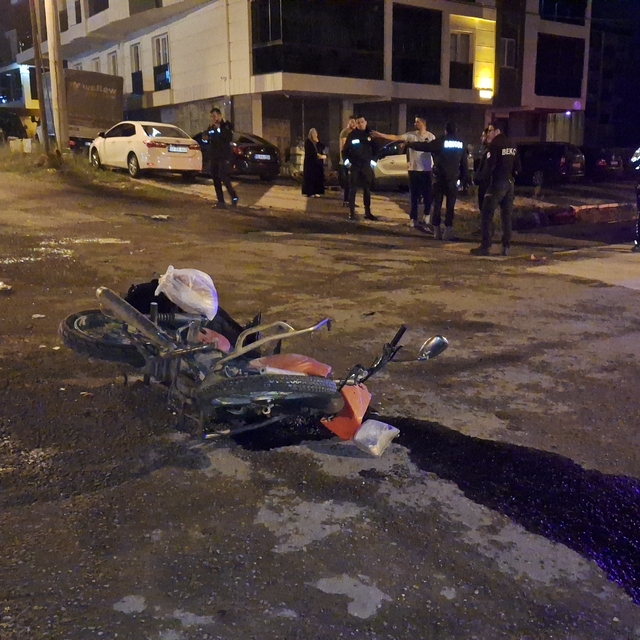 Samsun'da hafif ticari araçla çarpışan motosiklet sürücüsü ağır yaralandı