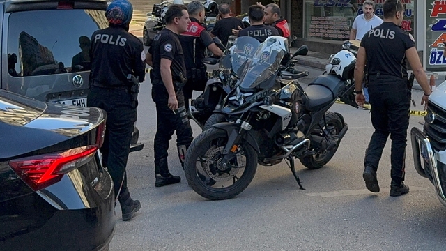 Adana'da kafenin kurşunlanması güvenlik kamerasında