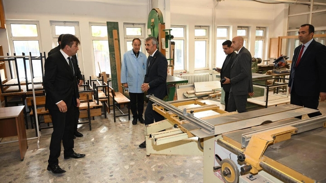 Edirne Valisi Sezer, Mesleki Eğitim Merkezini ziyaret etti