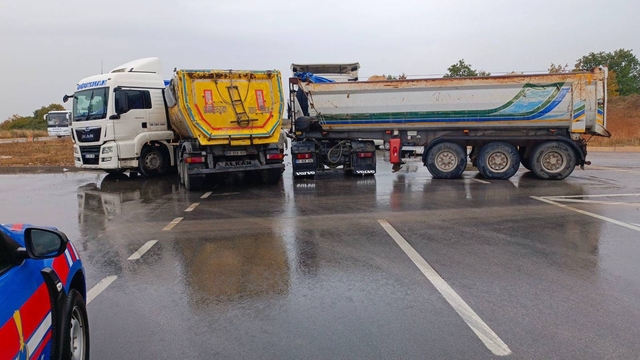 Bilecik'te 2 tırın çarpıştığı kazada 1 kişi yaralandı