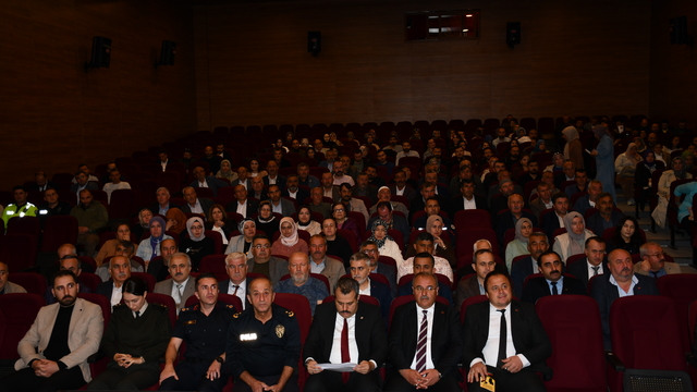 İl Emniyet Müdürlüğünden Vezirköprü'de narkorehber eğitimi