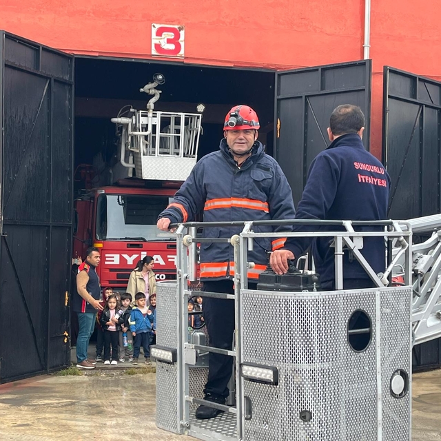 Sungurlu'da öğrencilere itfaiyecilik anlatıldı