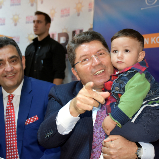 Adalet Bakanı Tunç, Kırıkkale'de AK Parti İl Kadın Kolları Danışma Meclisi...