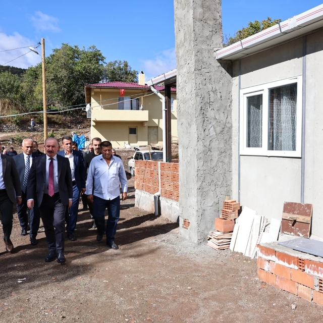 Çorum'da yangında evlerini kaybeden aileler yeni evlerine kavuştu