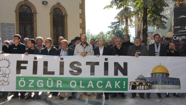 İsrail'in Özgürlük Filosu Koalisyonu'ndaki gemilere saldırısına Kocaeli'de tepki gösterildi