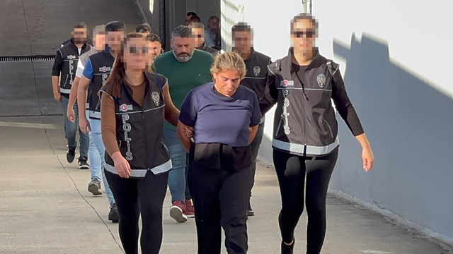 Adana'da dolandırıcılık yaptıkları iddiasıyla 5 zanlı tutuklandı
