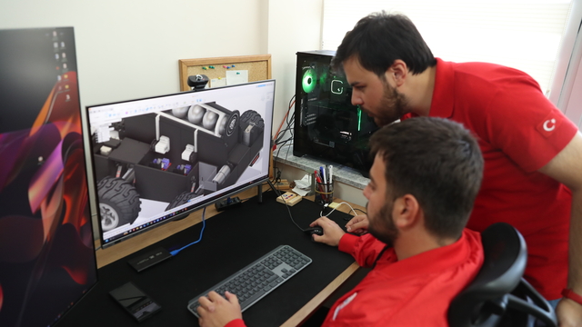 Ürettikleri robotla TEKNOFEST ikincisi olan öğrenciler, yeni yarışlarda zirveyi hedefliyor