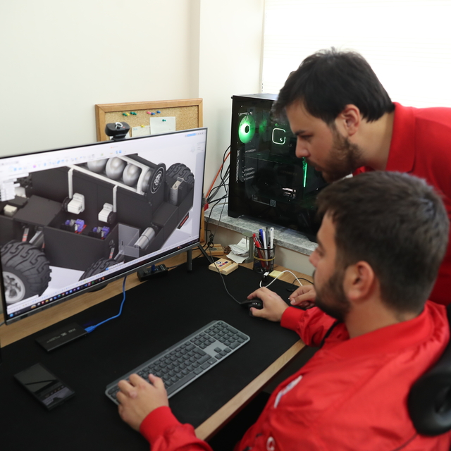 Ürettikleri robotla TEKNOFEST ikincisi olan öğrenciler, yeni yarışlarda zir...