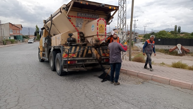 Büyükşehir Belediyesi kış öncesi yolların bakımını yapıyor