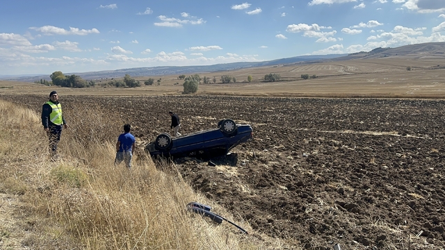 Çorum'da devrilen otomobildeki 4 kişi yaralandı