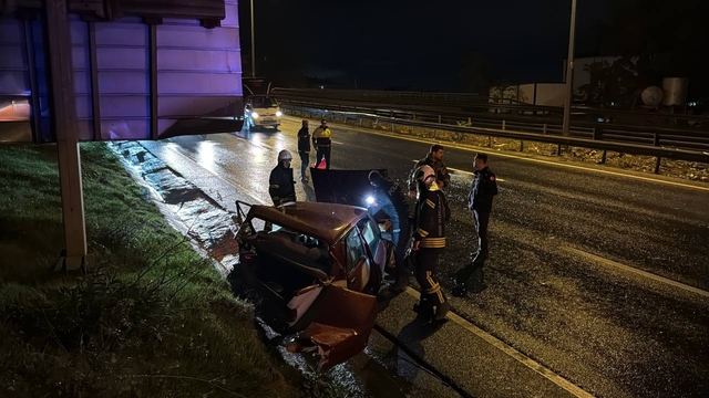 Kocaeli'de iki otomobilin çarpıştığı kazada 2 kişi yaralandı