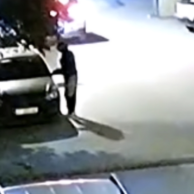 Otomobil hırsızlığı girişimi kamerada