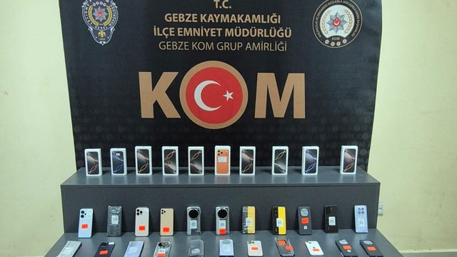 Kocaeli'de 47 kaçak cep telefonu ele geçirildi